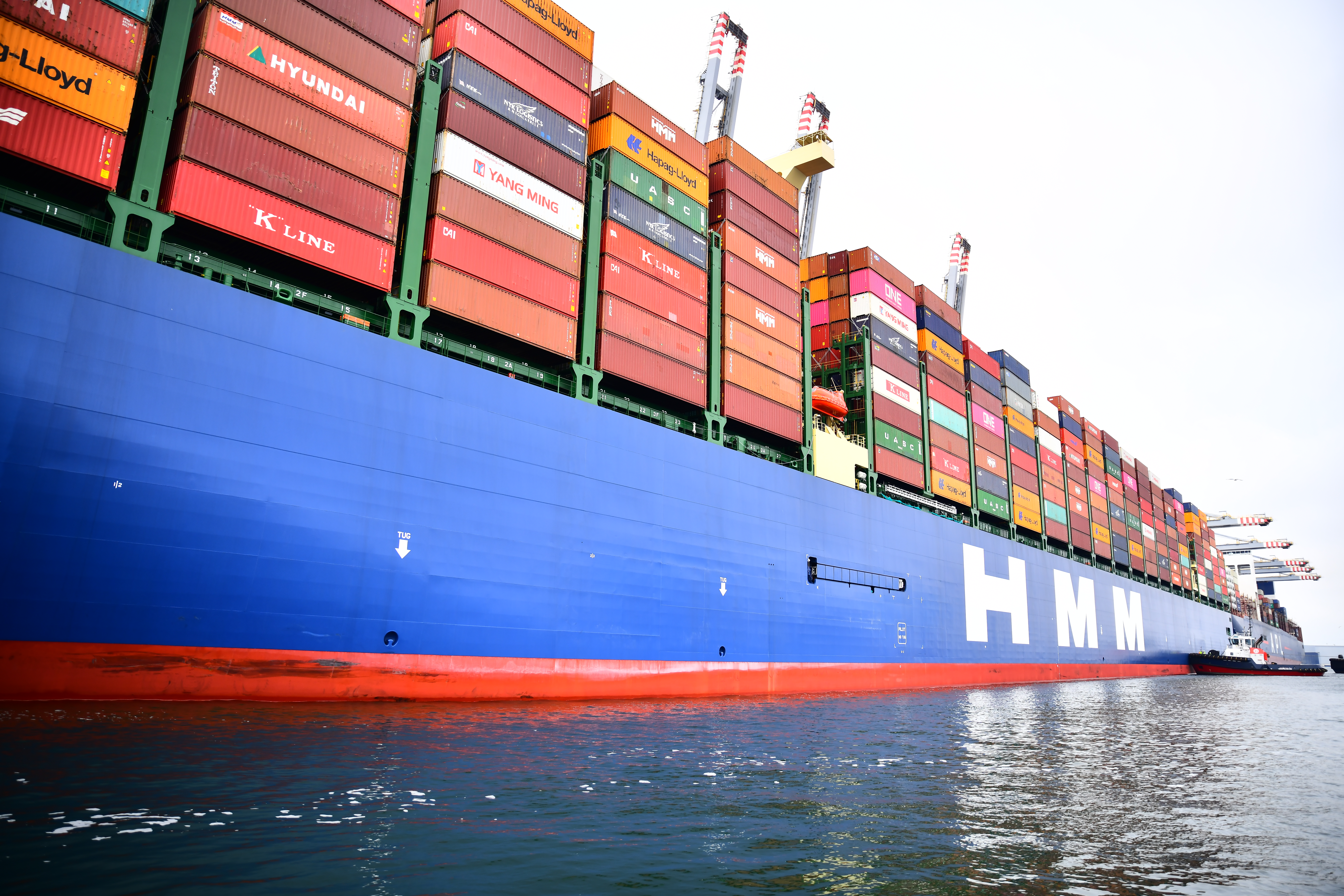 HMM worlds largest box ship (DC).JPG